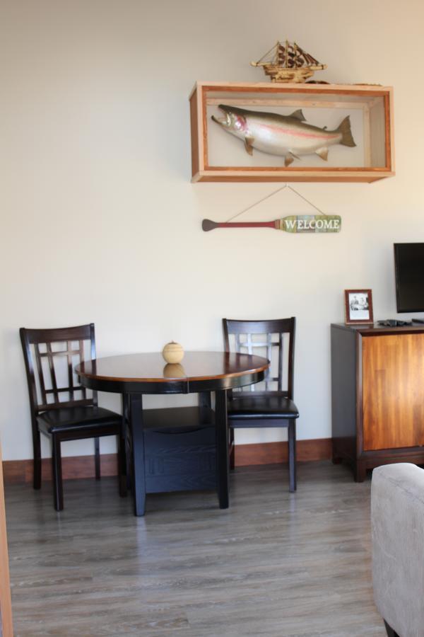 Tilby'S Rainbow Cottage Port Renfrew Bagian luar foto