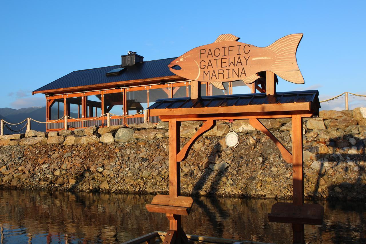 Tilby'S Rainbow Cottage Port Renfrew Bagian luar foto
